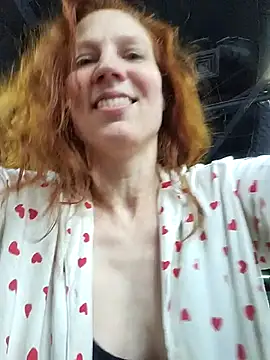 Snapshot of Exhibitionsplit chatting on 10, 7, 2026 Exhibitionsplit online show from 10, 7, 2026