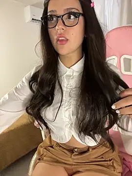 Snapshot of violet-333 chatting on 7, 11, 2025 violet-333 online show from 7, 11, 2025