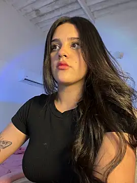 Snapshot of violet-333 chatting on 14, 11, 2025 violet-333 online show from 14, 11, 2025