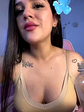 Snapshot of violet-333 chatting on 17, 11, 2025 violet-333 online show from 17, 11, 2025