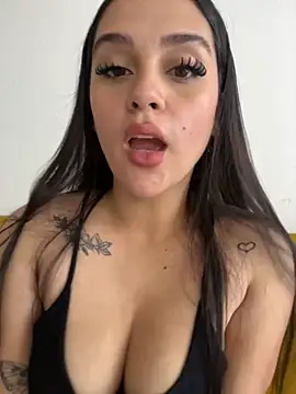 Snapshot of violet-333 chatting on 19, 11, 2025 violet-333 online show from 19, 11, 2025