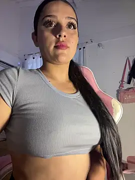 Snapshot of violet-333 chatting on 25, 11, 2025 violet-333 online show from 25, 11, 2025