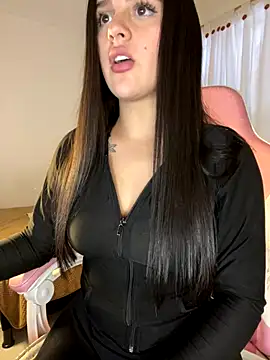 Snapshot of violet-333 chatting on 15, 12, 2025 violet-333 online show from 15, 12, 2025