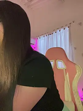 Snapshot of violet-333 chatting on 11, 1, 2026 violet-333 online show from 11, 1, 2026