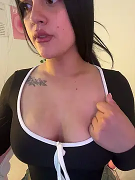 Snapshot of violet-333 chatting on 31, 1, 2026 violet-333 online show from 31, 1, 2026