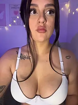 Snapshot of violet-333 chatting on 17, 2, 2026 violet-333 online show from 17, 2, 2026