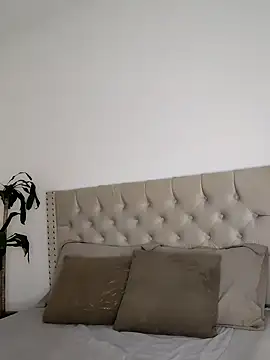 Lia Hurley online show from 20, 12, 2024