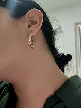 Lia Hurley online show from 22, 12, 2024