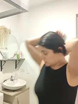 Lia Hurley online show from 28, 2, 2025