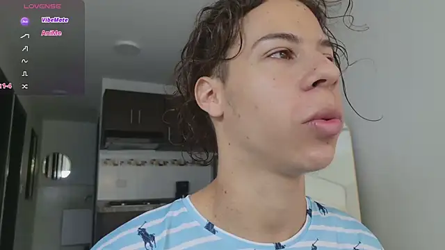 Snapshot of grey___27 chatting on 4, 3, 2026 grey 27 online show from 4, 3, 2026