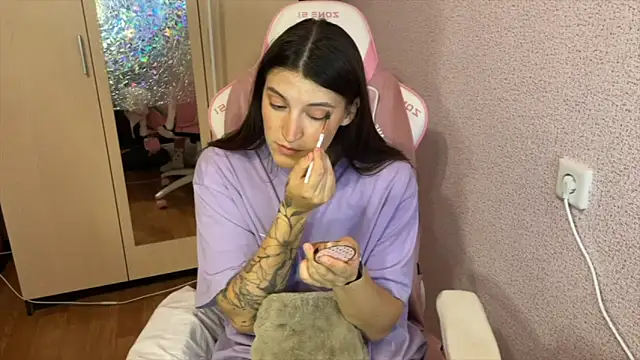 Katrin  kiss online show from 20, 4, 2026