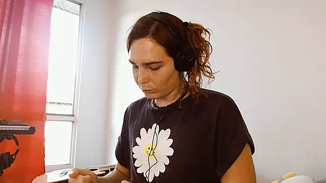 Snapshot of Catnessa chatting on 20, 10, 2025 Catnessa online show from 20, 10, 2025