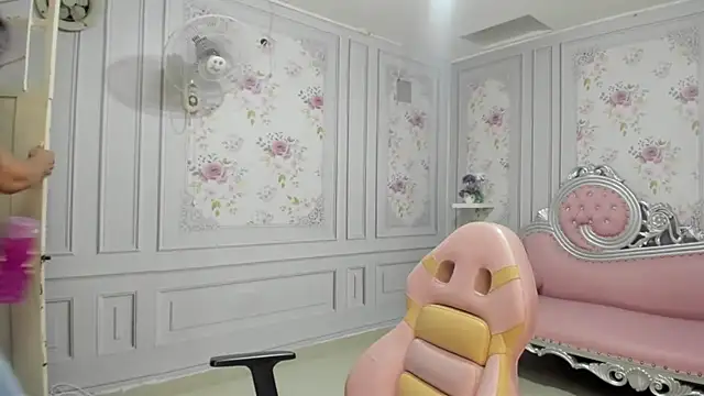 perla milf4u online show from 21, 2, 2025