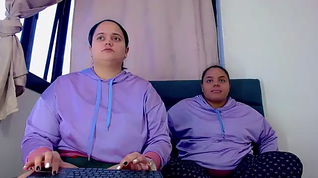 brunnette hot online show from 30, 11, 2025