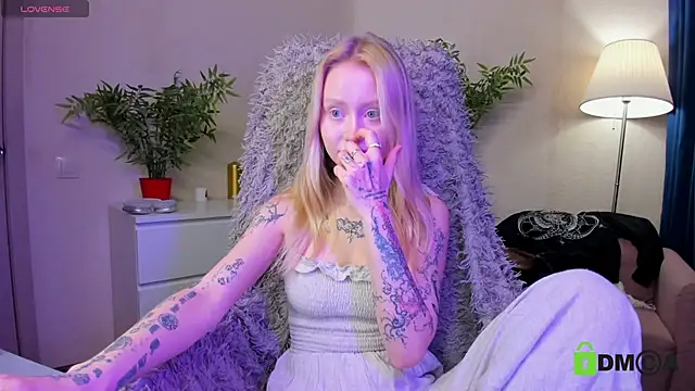 MalenaErnman online show from 25, 1, 2025