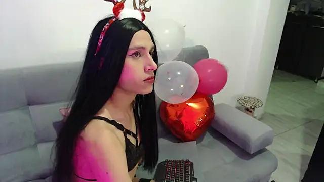 Snapshot of Ari-Hall chatting on 15, 12, 2024 Ari-Hall online show from 15, 12, 2024