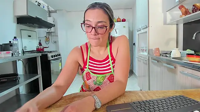 Jessica Herrera  online show from 6, 2, 2025