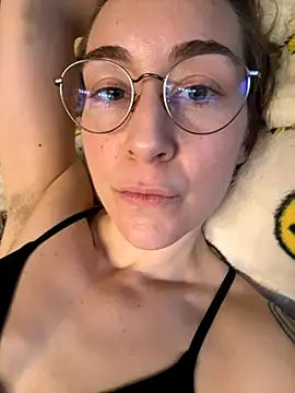 Snapshot of ketarisenup chatting on 11, 9, 2025 ketarisenup online show from 11, 9, 2025