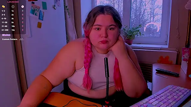 Freakcute  online show from 20, 12, 2024