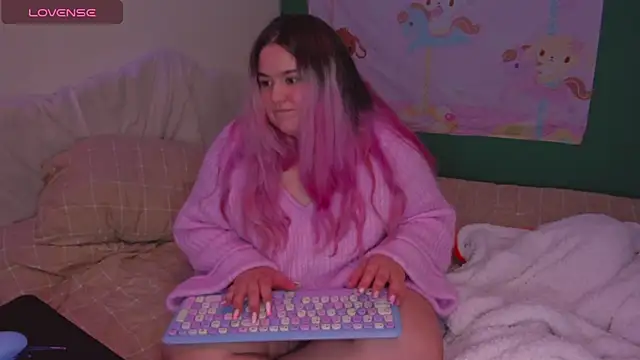 Freakcute  online show from 26, 2, 2025