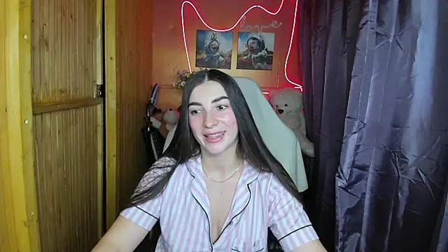 Snapshot of Fiery_Brunette_ chatting on 4, 1, 2025 Fiery Brunette online show from 4, 1, 2025