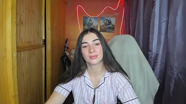 Snapshot of Fiery_Brunette_ chatting on 18, 2, 2025 Fiery Brunette online show from 18, 2, 2025