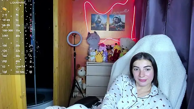 Snapshot of Fiery_Brunette_ chatting on 8, 10, 2025 Fiery Brunette online show from 8, 10, 2025