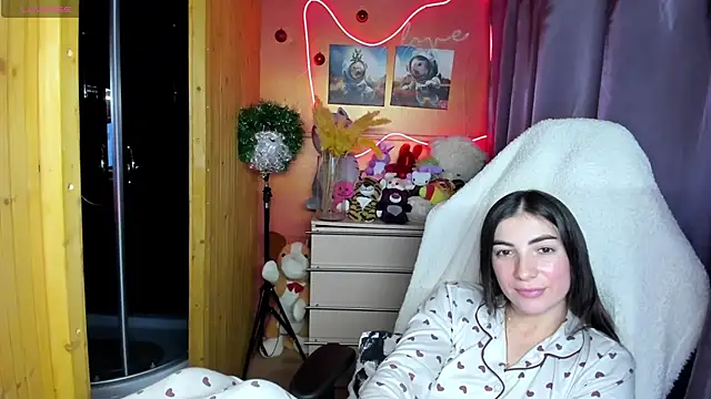 Fiery Brunette  online show from 19, 12, 2025