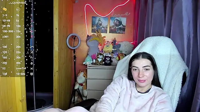 Fiery Brunette  online show from 13, 3, 2026