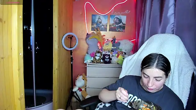 Fiery Brunette  online show from 5, 4, 2026