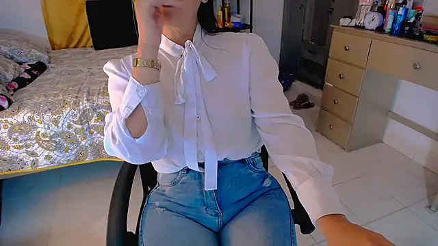 BitterMomXxx online show from 15, 4, 2026