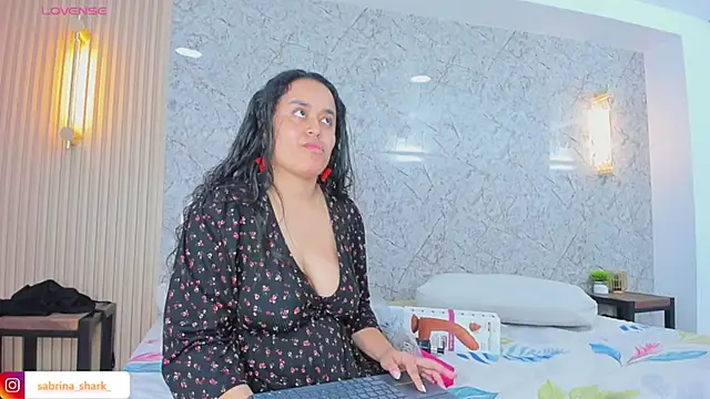 sabrina shark  online show from 22, 11, 2025