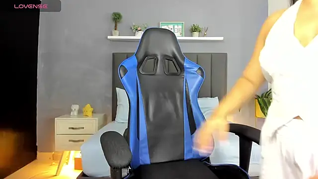 ayla13  online show from 9, 9, 2025