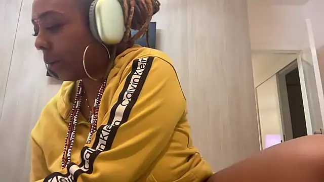 ChocolateCakeQueen online show from 27, 1, 2025