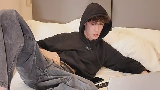 twinkyjd  online show from 12, 4, 2026