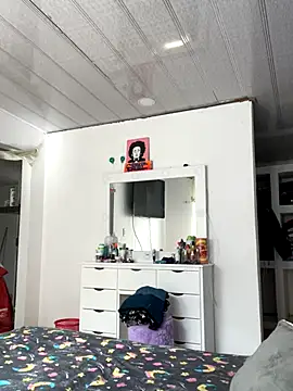 hannahb-e online show from 4, 11, 2025