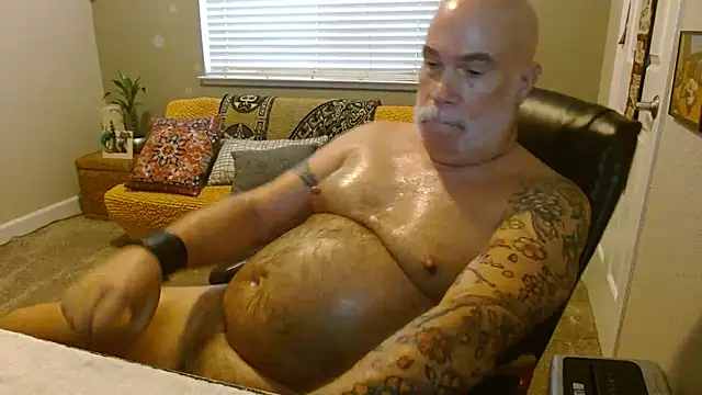Snapshot of musclebearnips chatting on 2, 11, 2025 musclebearnips online show from 2, 11, 2025