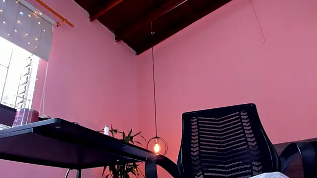 Snapshot of _aline_hall chatting on 6, 3, 2025 aline hall online show from 6, 3, 2025