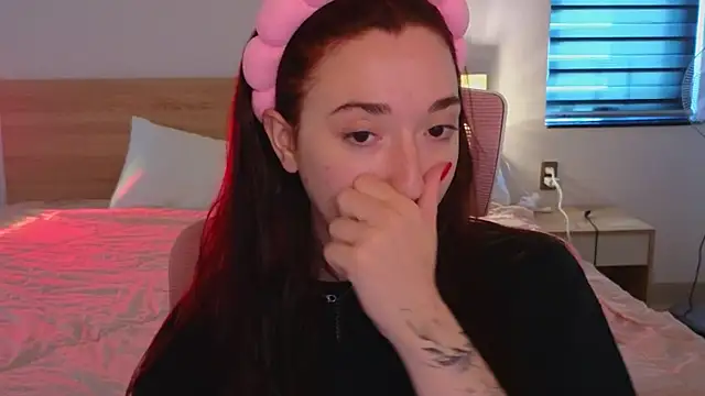 YasmineWest online show from 14, 4, 2026