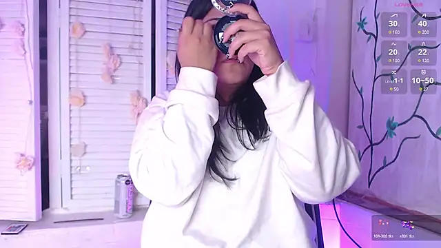 JulianaCastillo online show from 25, 1, 2025