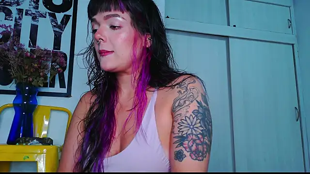 Snapshot of purple_em69 chatting on 19, 6, 2026 purple em69 online show from 19, 6, 2026
