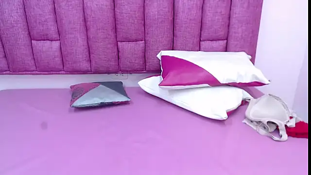 Snapshot of CrushOnMe_ chatting on 9, 2, 2026 CrushOnMe online show from 9, 2, 2026