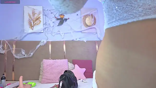 sarah cruzz  online show from 22, 10, 2025