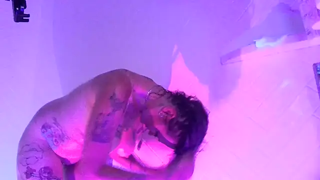 Snapshot of renegade_vyxxen chatting on 15, 12, 2024 renegade vyxxen online show from 15, 12, 2024