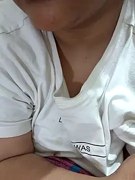 Snapshot of _Redwine_ chatting on 6, 3, 2025 Redwine online show from 6, 3, 2025