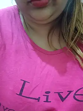 Snapshot of _Redwine_ chatting on 8, 3, 2025 Redwine online show from 8, 3, 2025