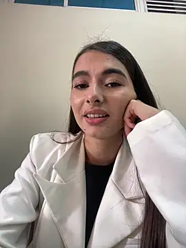 Snapshot of Coralinee_01 chatting on 13, 11, 2025 Coralinee 01 online show from 13, 11, 2025