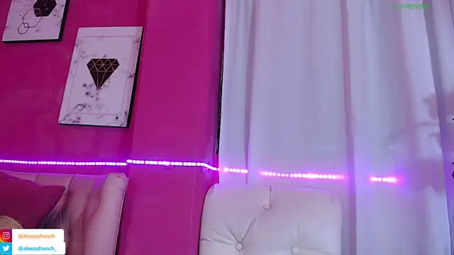 Snapshot of AleezaFrench chatting on 2, 12, 2024 AleezaFrench online show from 2, 12, 2024