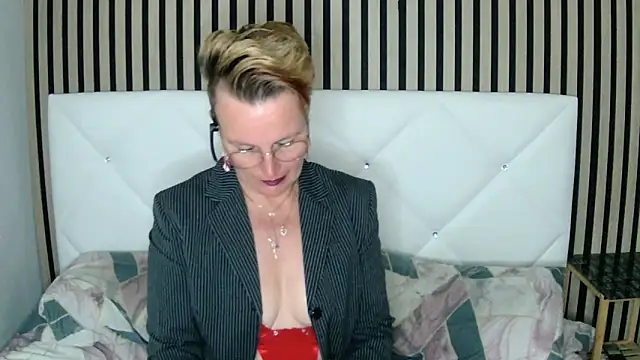 xxNoeliaxx online show from 4, 2, 2025