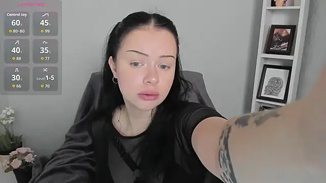 Lori  Hell online show from 7, 6, 2026